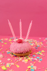 Cupcake on confetti background - happy birthday card