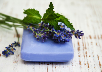 Obraz na płótnie Canvas Lavender and handmade soap