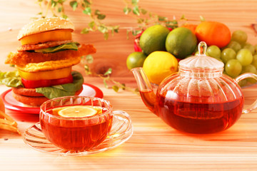 ハンバーガーと紅茶