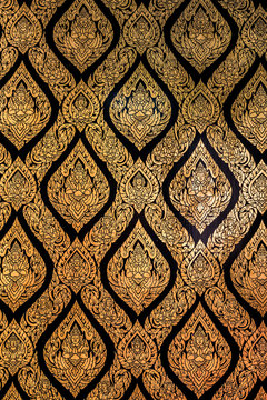Traditional Thailand style art on wall pattern in god gold and black colour © zxczxczxc555