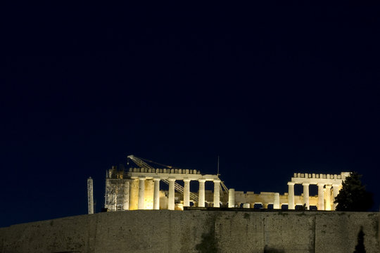 La massima attrazione di Atene (Grecia). L'acropoli in notturna
