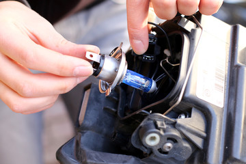 Halogenscheinwerfer Auto, Einbau