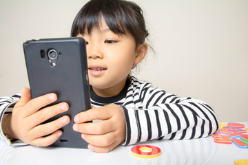 スマホと女の子