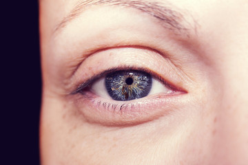 Naklejka premium A beautiful insightful look eye. Close up shot 