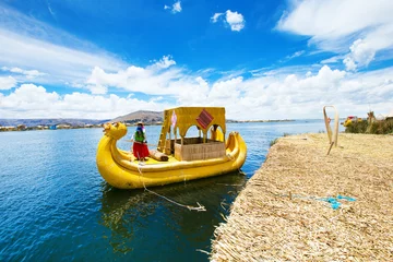 Deurstickers Totora boat on the Titicaca lake near Puno, Peru © Pakhnyushchyy