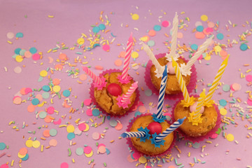 Cupcake on confetti background - happy birthday card