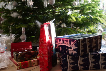 Obraz premium Christbaumkugeln am Weihnachtsbaum