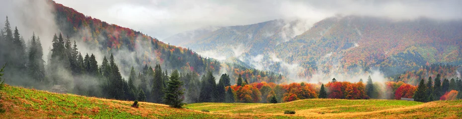 Fotobehang Mistige herfst Transkarpatië © panaramka