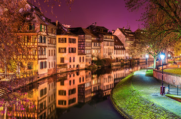 The Ill river in Petite France area, Strasbourg - obrazy, fototapety, plakaty