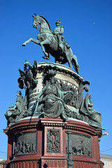 Obraz premium The monument to Alexander 1 summer in St. Petersburg