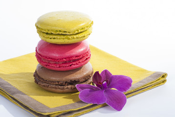 3 macarons