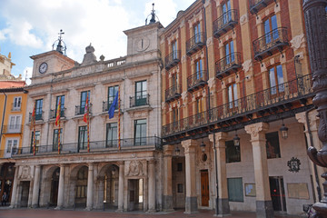 Fototapeta na wymiar plaza mayor en la ciudad de Burgos