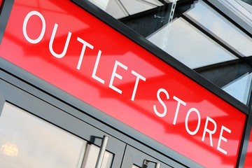Eingang eines Outlet Stores