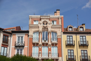 Obraz premium edificios típicos en la plaza mayor de Burgos