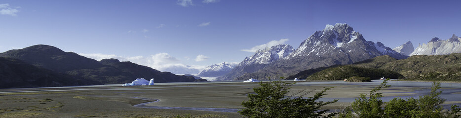 Naklejka na ściany i meble Panorama of icebergs floating in Grey Lake, Torres del Paine, Chile.