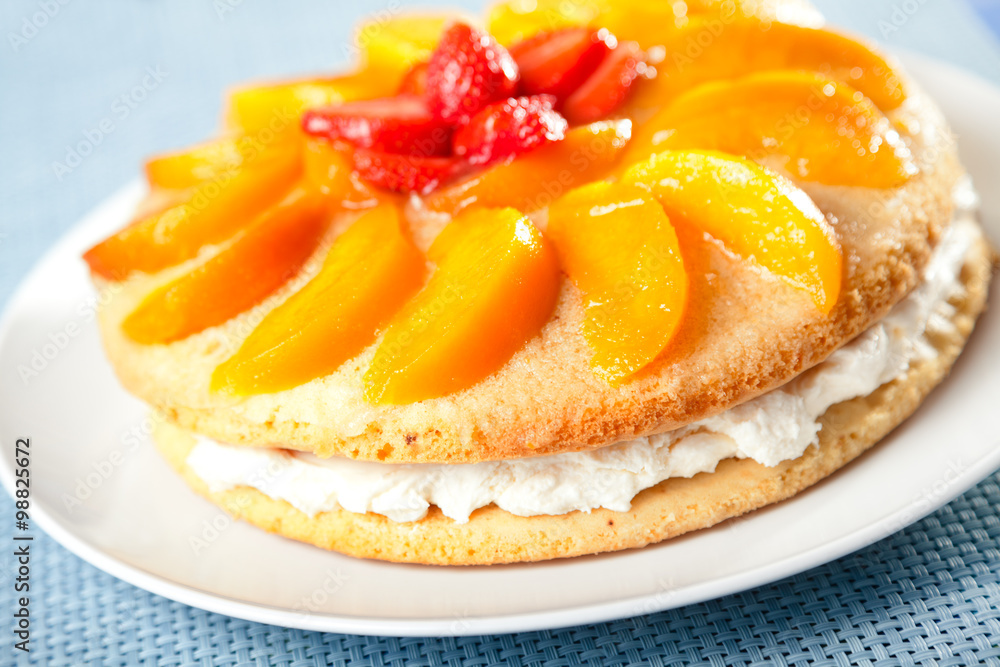 Sticker vanilla cake with peaches