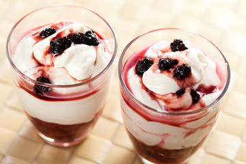 Mascarpone cream with blackberries