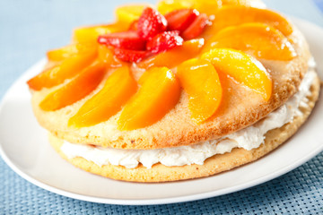 Vanilla cake with peaches