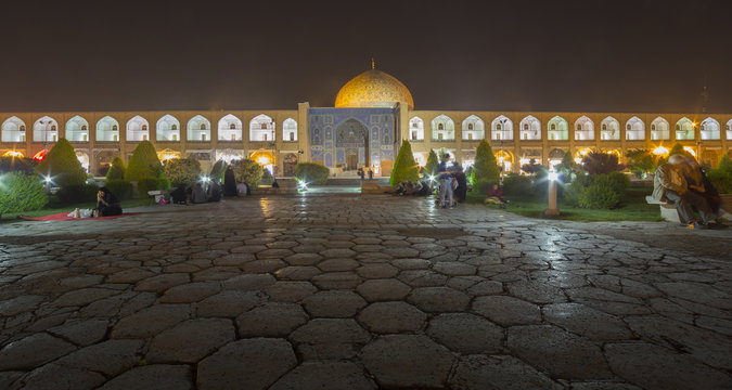 Sheikh Lotfollah Mosque at Naqsh-e Jahan Square in Isfahan, Iran