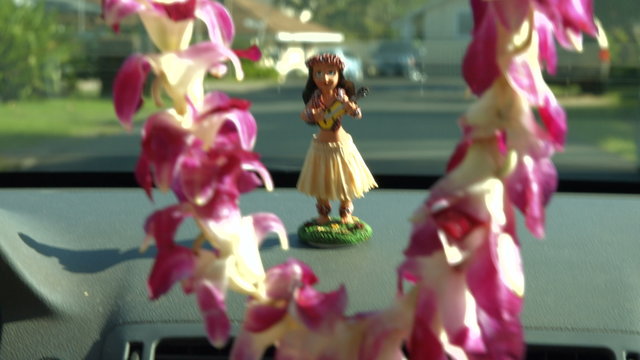 Hawaii Travel Car - Hula Doll Dancing On Dashboard And Lei During Road Trip