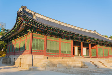 Fototapeta na wymiar Beautiful Architecture in Deoksugung Palace at Seoul city , Kore
