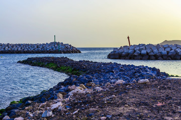 Obraz premium Bay and Stone Coast of Atlantic Ocean