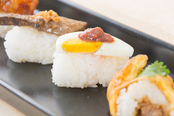 egg with shrimp paste sauce sushi