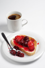 Bread with canned fruits and coffee