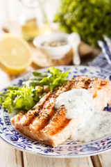 Grilled salmon with yogurt sauce
