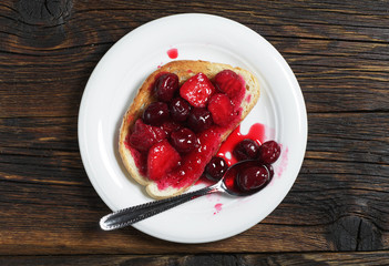 Bread with canned fruits