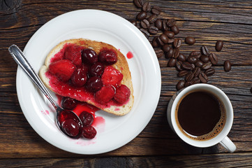 Bread with canned fruits and coffee