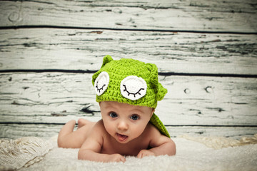 Baby krabbelt © Kristin Gründler