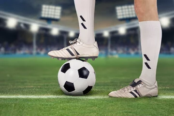 Joueur de football dans le stade avec ballon