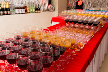 glasses with beverages on the banquet table