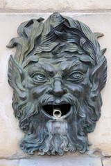 Détail d'une fontaine ancienne à Versailles