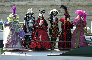 Fototapeta na wymiar Costumes du carnaval de Venise