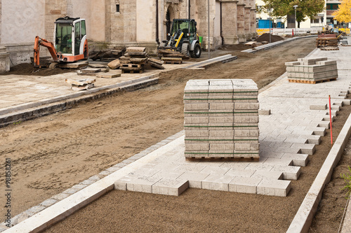 "Strassenbau und Wegebau Verlegen von Gehwegplatten aus Beton