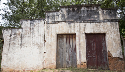 Fototapeta na wymiar facade of building in varpa, counyryside brazil