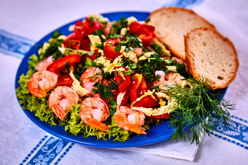 Green salad with shrimps