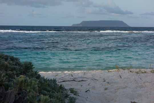 Marie-Galante vue depuis la pointe des Ch&acirc;teaux au coucher du soleil, Guadeloupe