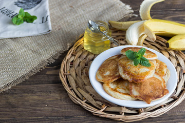 banana pancakes with honey