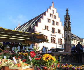 Auf dem Münsterplatz in Freiburg