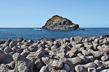 Fototapeta na wymiar Roque-de-Garachico islet in north of Tenerife island