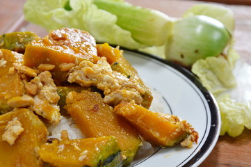 stir-fried pumpkin with pork and egg on rice