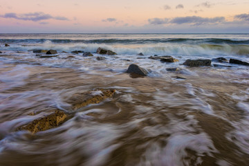 Obraz premium Sonnenaufgang an der Steilküste auf Insel Usedom
