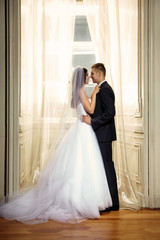 Fototapeta premium Lovers in window