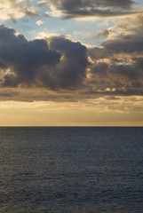 Obraz premium Dark cumulus clouds hovering over the sea