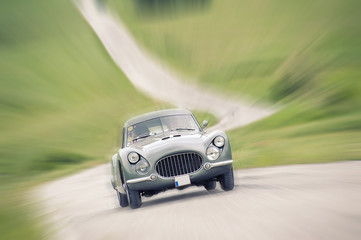 Classic car with zoom effect - 98919608