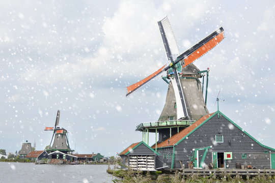 Windmills in snowy villlage Zaanse Schans, Holland