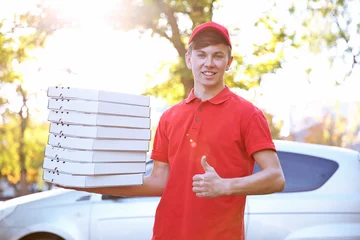 Papier Peint photo Lavable Pizzeria Pizza delivery boy holding boxes with pizza near car